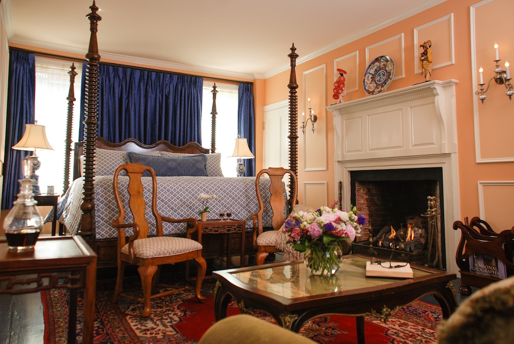Stay in this luxurious getaway for your New Hampshire getaway this winter