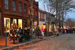 Welcome 31 Exeter is one of the best towns in New Hampshire, especially in the winter months. Downtown is full of one-of-a-kind boutiques and cozy coffee shops.